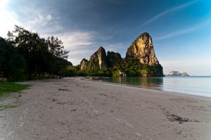 Railay Beach | Image Credit: By Mark Fischer [<a href="//creativecommons.org/licenses/by-sa/2.0">CC BY-SA 2.0</a>], <a href="https://commons.wikimedia.org/wiki/File%3ARailay_Beach_at_Sunrise.jpg">via Wikimedia Commons</a>