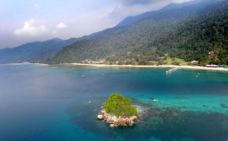 Hike to the highest mountain on Tioman