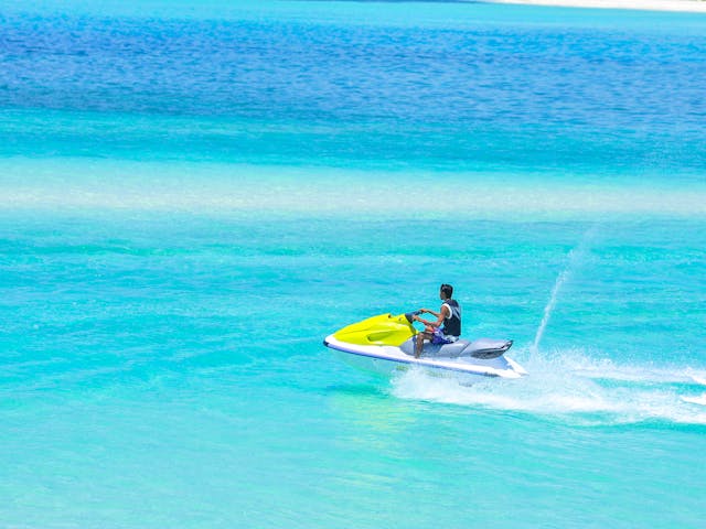 Thrilling Water Adventures in the Maldives – Indulge in Exhilarating and Entertaining Pursuits