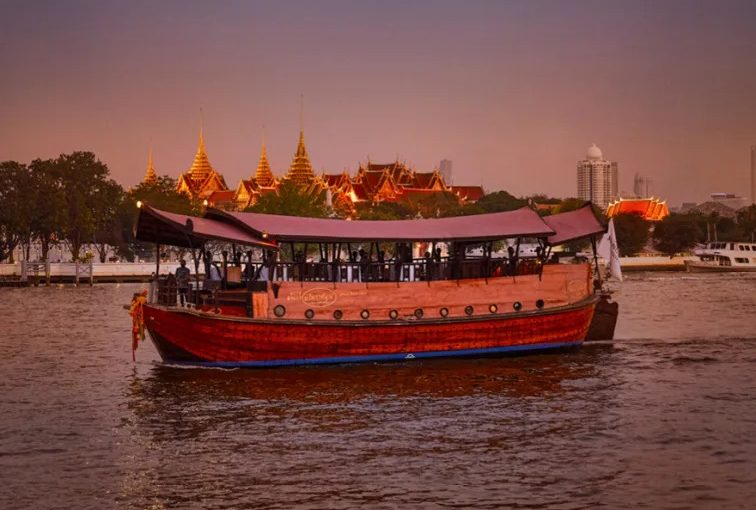 October Escape: A Mid-Autumn Retreat at the Riverside