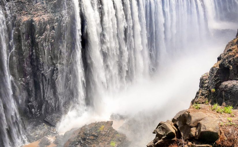 Exploring Zimbabwe’s Natural Marvels: Stunning Sights & Upclose Encounters