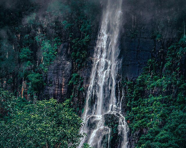 Exploring Bambarakanda Waterfall – Discover Sri Lanka’s Tallest Hidden Gem