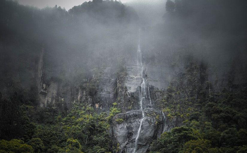 A Thrilling Drive Through the Devil’s Staircase: A Journey Along the Kalupahana-Ohiya Road