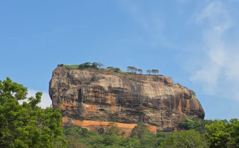 Experiencing Climbing Sigiriya Rock Fortress – Conquer the awe-inspiring Sigiriya Rock Fortress!