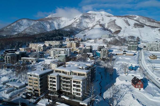 Best Hotels in Niseko for Ski-In Ski-Out Access and Ski Lifts